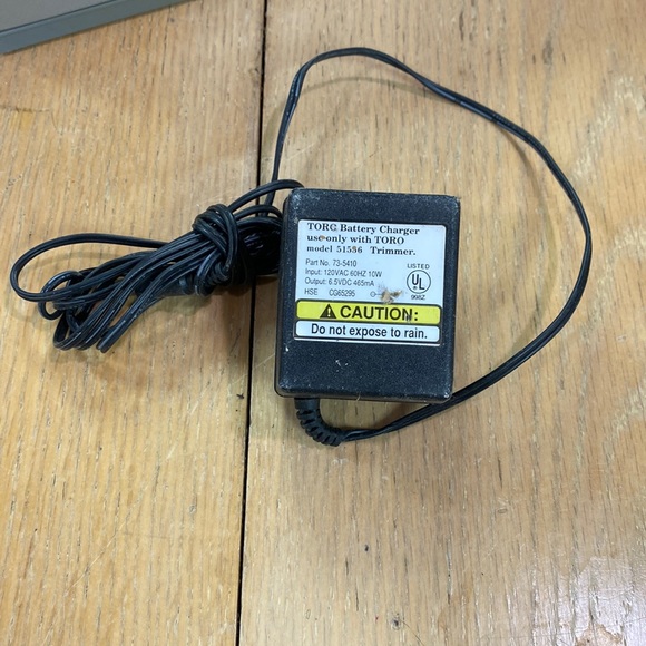 TORO Battery charger use only with Toro model 51556 trimmer part number … - Picture 1 of 3